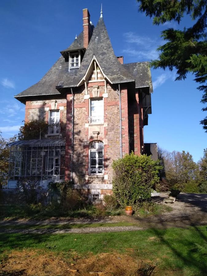 Le Manoir Des Rochers Bouere Exterior photo