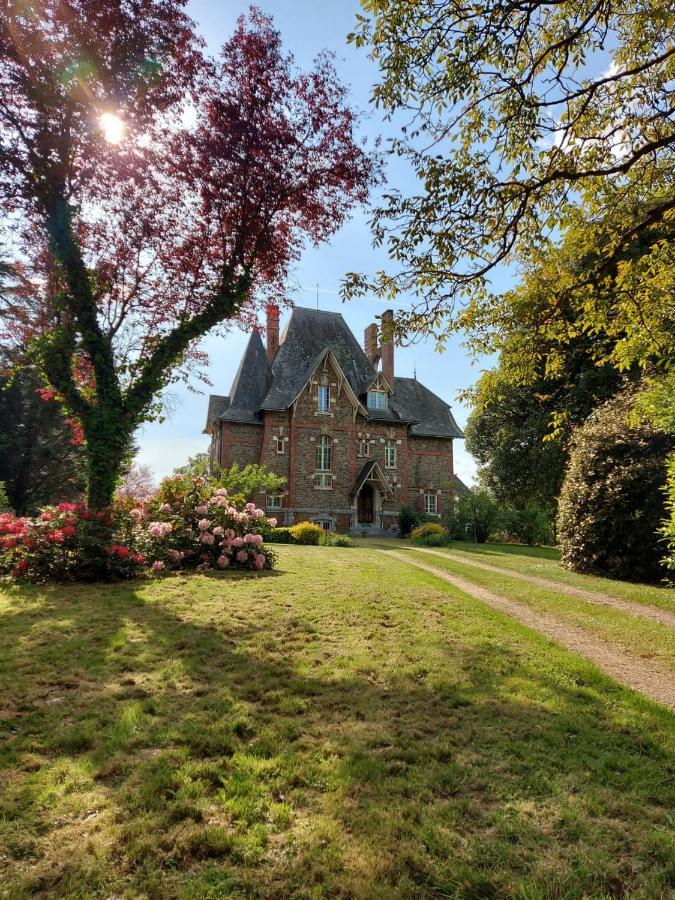 Le Manoir Des Rochers Bouere Exterior photo